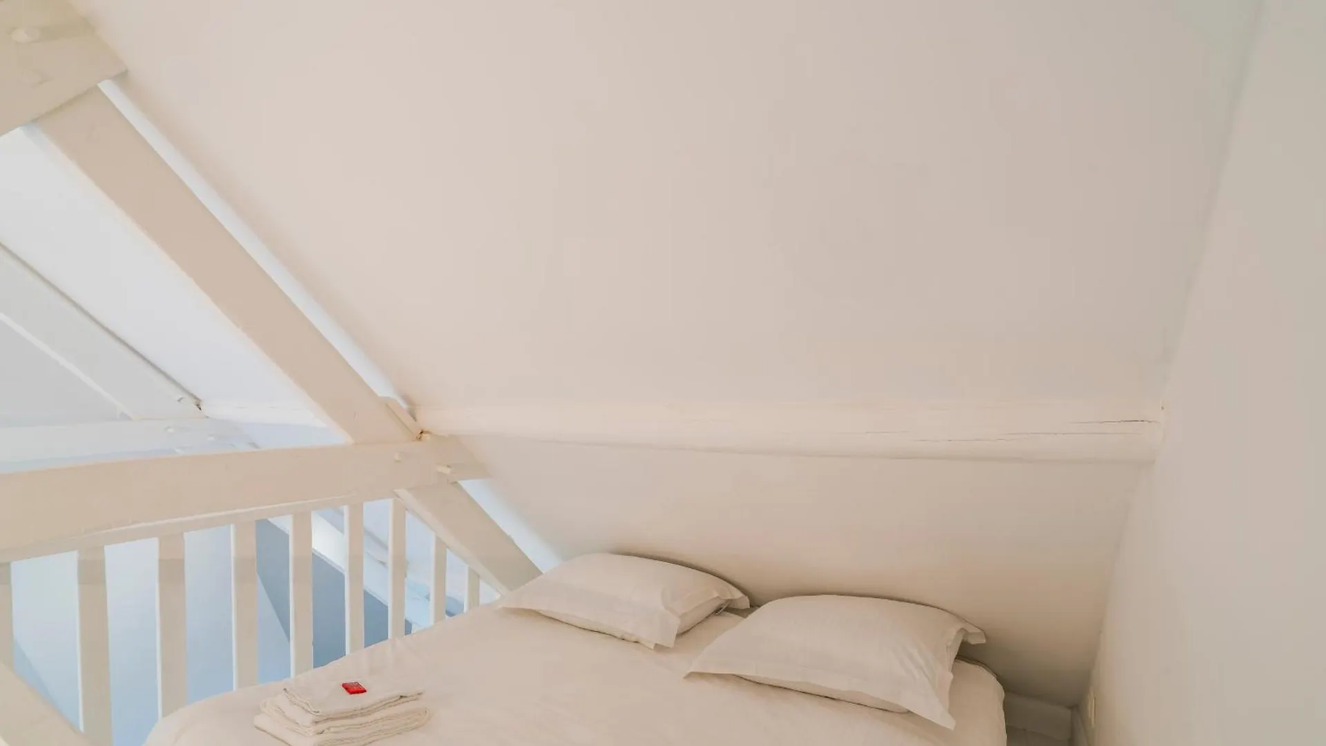 Prime Ghent Location, Stylish Duplex, 5Pax Apartment