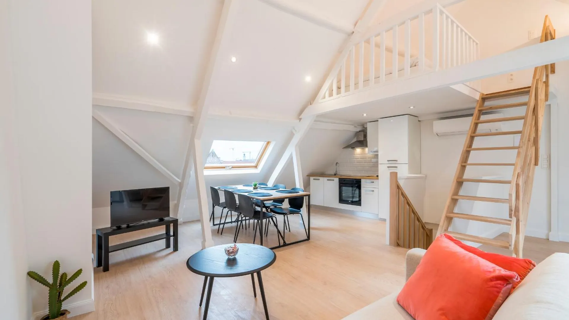 Prime Ghent Location, Stylish Duplex, 5Pax Lägenhet